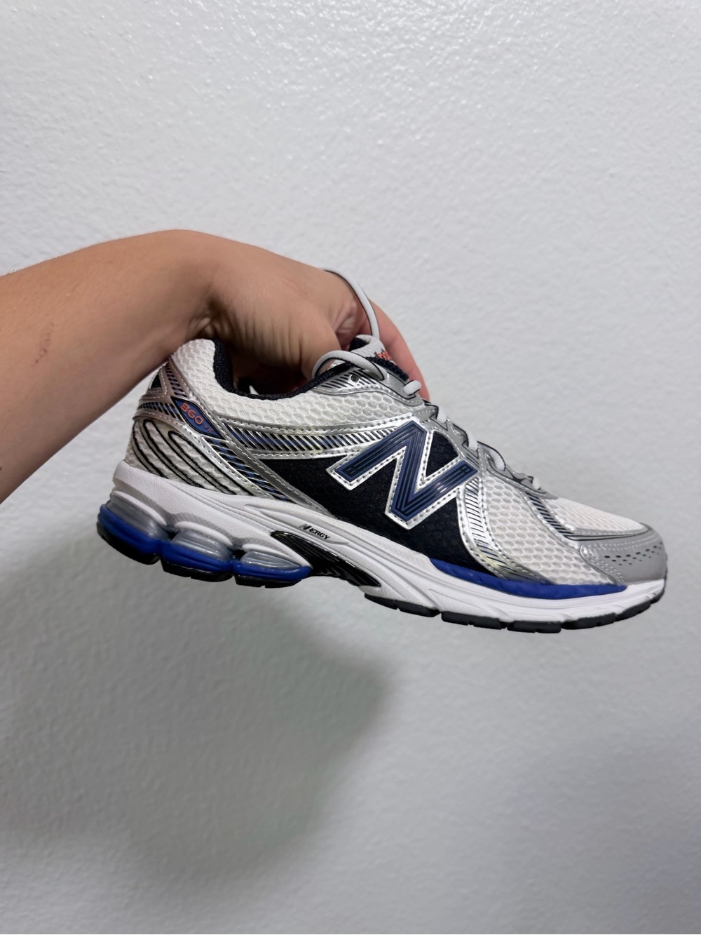 New Balance Silver, Black & Blue 860v2 - Picture 6 of 11